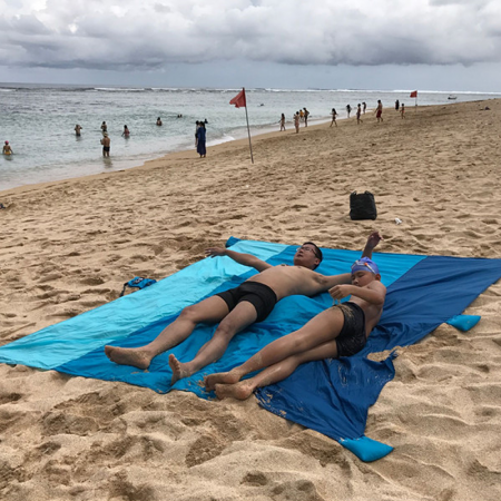 Sand Proof Beach Blanket-Waterproof Pocket Blanket with Sand Pockets and Stakes 