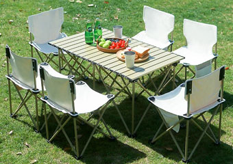 What are the opportunities for domestic brands in the 600 billion yuan camping outdoor product market?